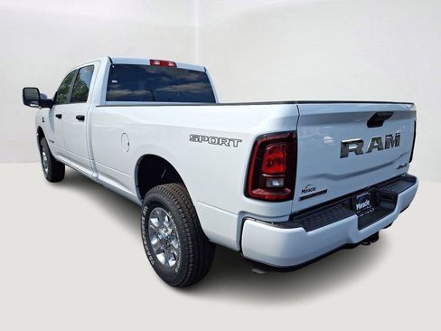 New 2026 RAM 2500 Big Horn AWD/4WD image 5