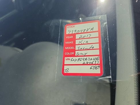 Used 2017 Kia Sorento FWD image 8