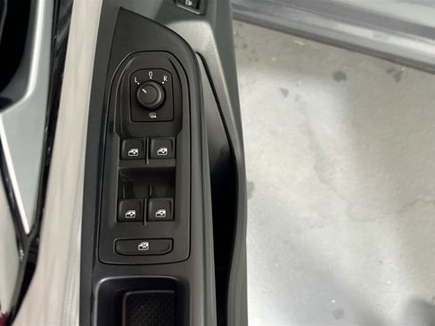 Used 2023 Volkswagen Taos S image 17