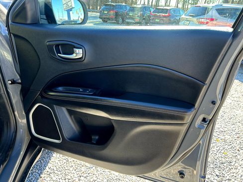 Used 2019 Jeep Compass Limited image 16