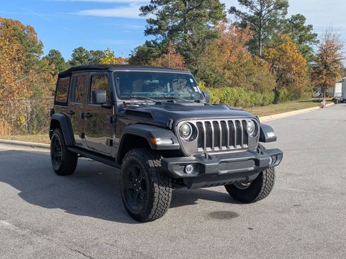 Used 2020 Jeep Wrangler Unlimited Sport S image 3