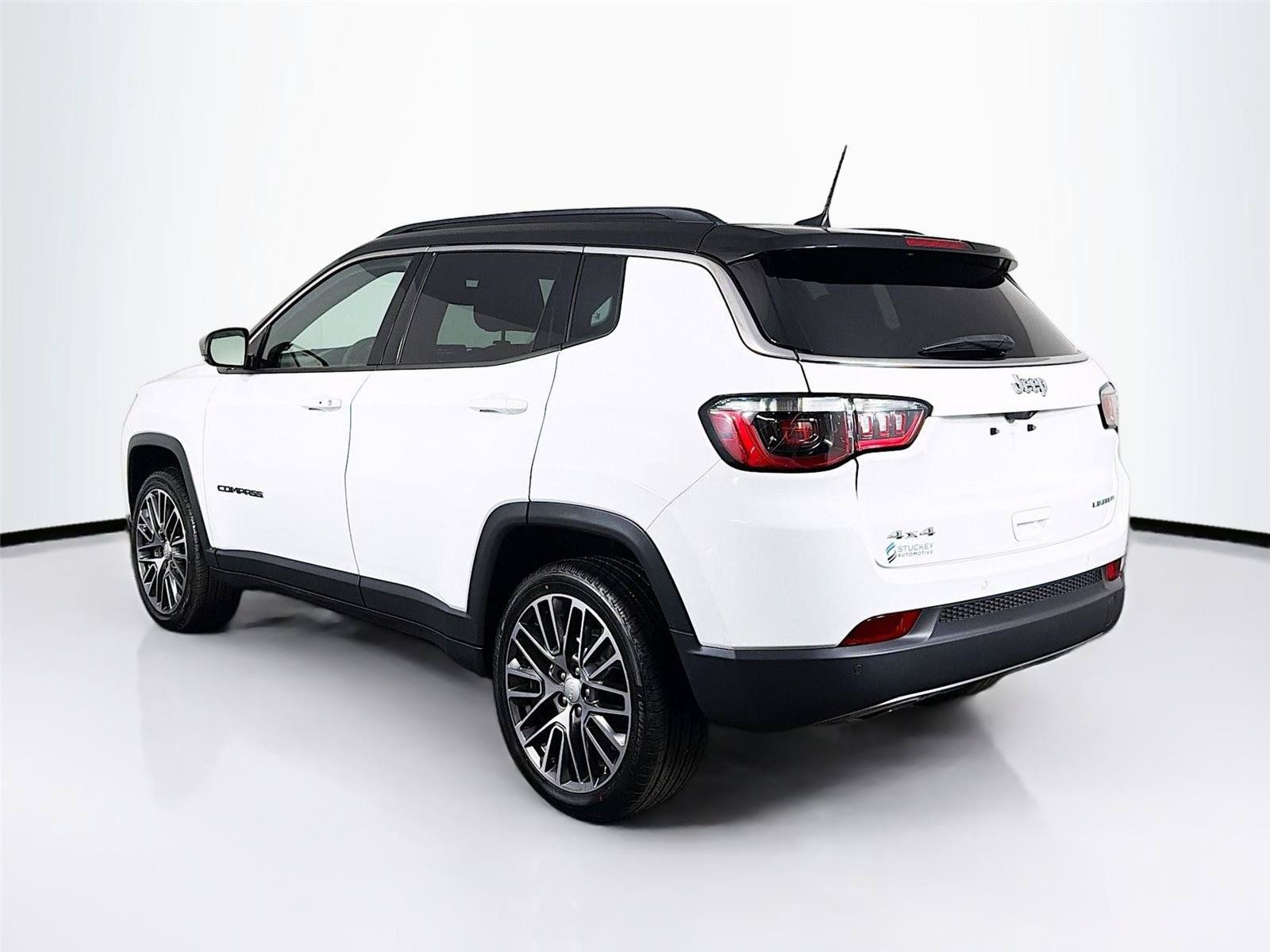Used 2023 Jeep Compass Limited w/ Elite Group AWD/4WD image 9