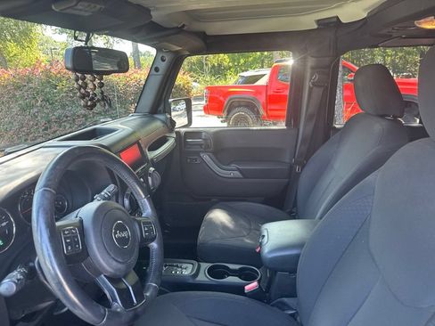 Used 2018 Jeep Wrangler Unlimited Sport S AWD/4WD image 3