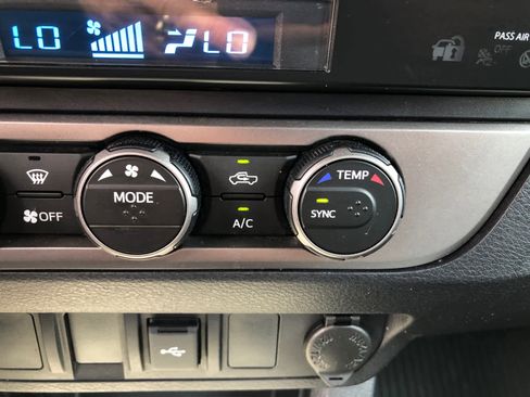 Used 2022 Toyota Tacoma SR AWD/4WD image 16