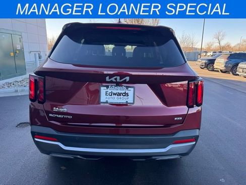 New 2025 Kia Sorento S image 4