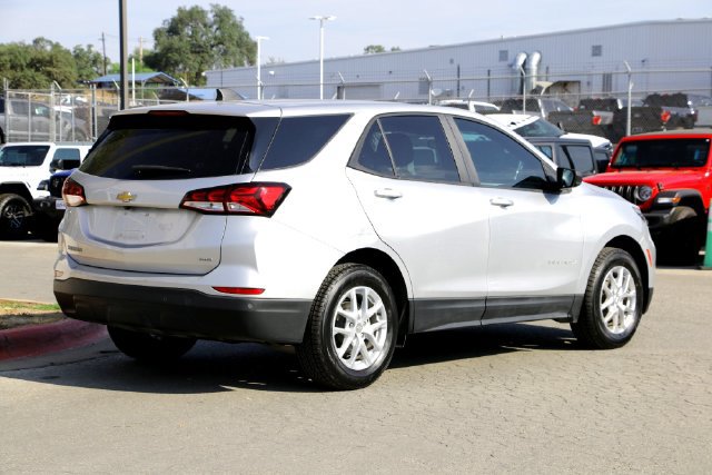 Used 2022 Chevrolet Equinox LS w/ LS Convenience Package AWD/4WD image 5