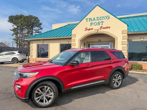 Used 2020 Ford Explorer Platinum w/ Premium Technology Package image 3