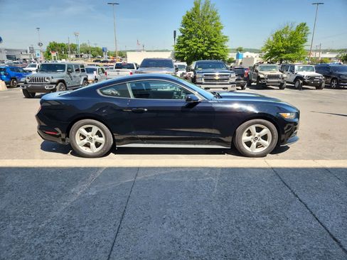 Used 2017 Ford Mustang Coupe RWD image 6