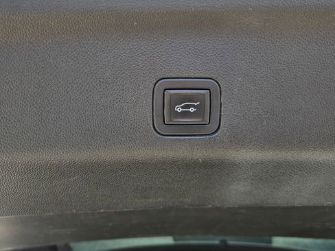 Used 2024 Chevrolet Suburban LT AWD/4WD image 31