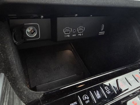 Used 2023 Jeep Wagoneer L Series III w/ Premium Group I image 20