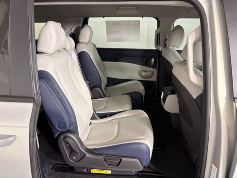 New 2026 Kia Carnival EX FWD image 46