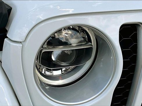 Used 2022 Jeep Wrangler Unlimited Sahara w/ Cold Weather Group image 29