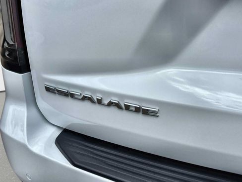Used 2023 Cadillac Escalade Premium Luxury RWD image 15
