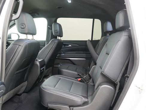 Used 2025 Chevrolet Traverse LT w/ Midnight/Sport Edition AWD/4WD image 16