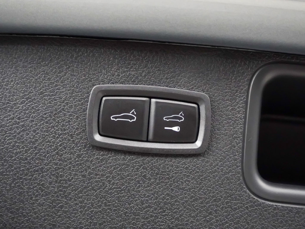 Certified 2026 Porsche Macan AWD/4WD image 14