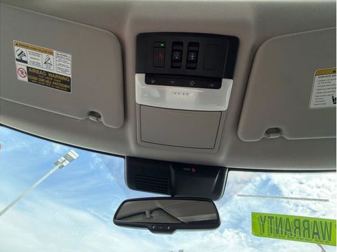 Used 2025 Mitsubishi Outlander SE Tech Package image 19