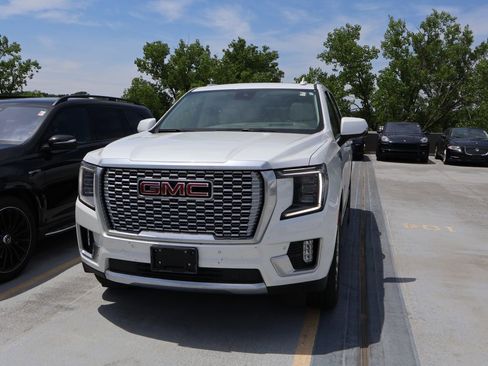 Used 2023 GMC Yukon Denali AWD/4WD image 2