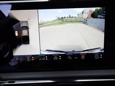 Used 2025 GMC Sierra 2500 AT4 w/ AT4 Premium Plus Package AWD/4WD image 26