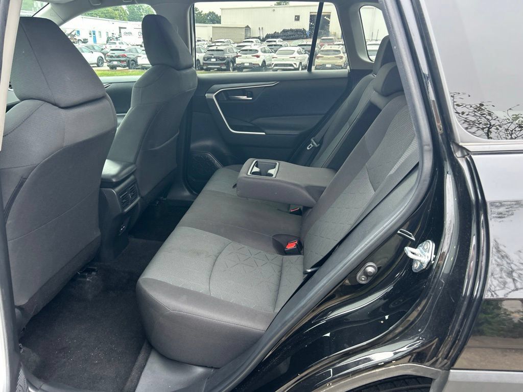 Used 2023 Toyota RAV4 XLE AWD/4WD image 9