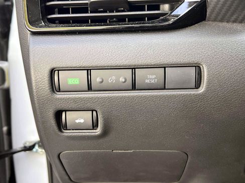 Used 2025 Nissan Sentra SV w/ All-Weather Package FWD image 17