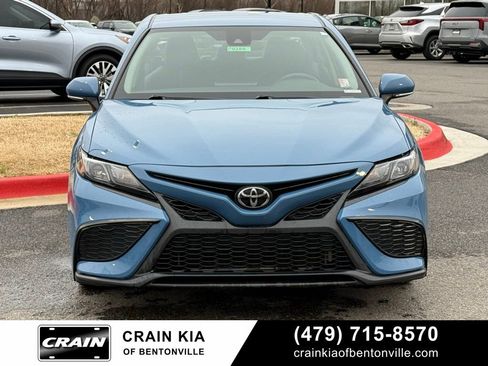 Used 2024 Toyota Camry SE image 2