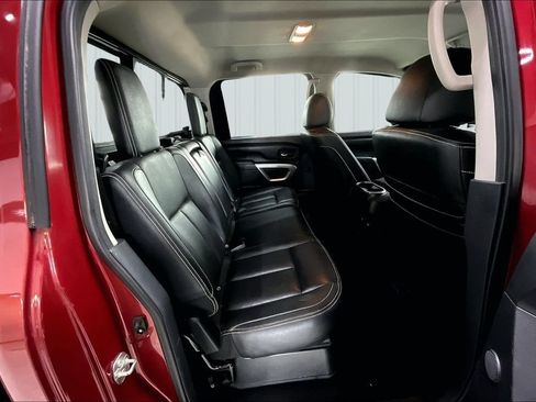 Used 2018 Nissan Titan PRO-4X w/ Pro-4x Convenience Package AWD/4WD image 27