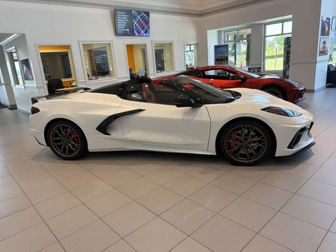 Used 2023 Chevrolet Corvette Stingray Premium Conv w/ Z51 Performance Package RWD image 4