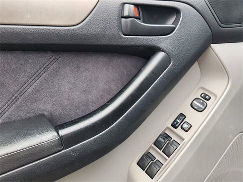 Used 2004 Toyota 4Runner Limited image 17