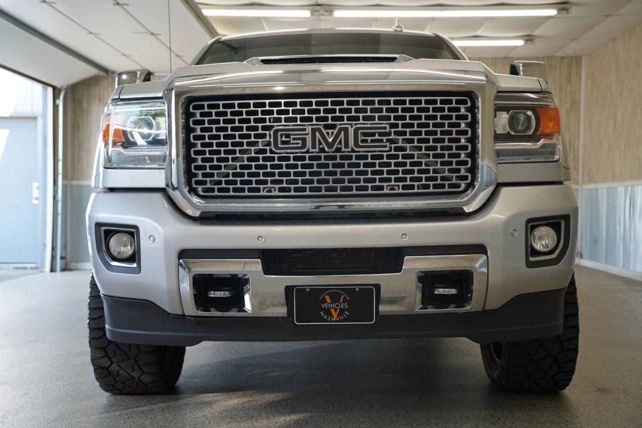 Used 2017 GMC Sierra 2500 Denali w/ Duramax Plus Package AWD/4WD image 3