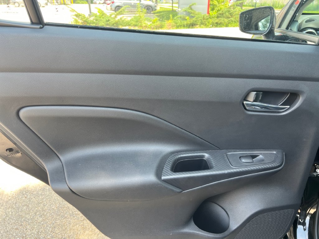 Used 2025 Nissan Versa SV FWD image 27