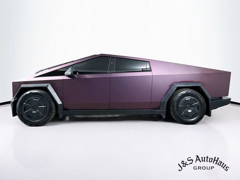 Used 2024 Tesla Cybertruck AWD Crew Cab image 4