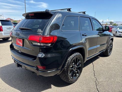 Used 2017 Jeep Grand Cherokee Altitude image 5