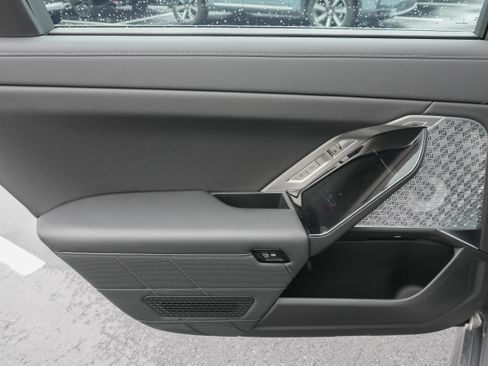 Used 2023 BMW i7 xDrive60 w/ Executive Package 2 AWD/4WD image 30