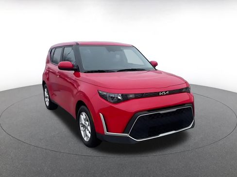 Used 2025 Kia Soul LX w/ LX Technology Package image 3