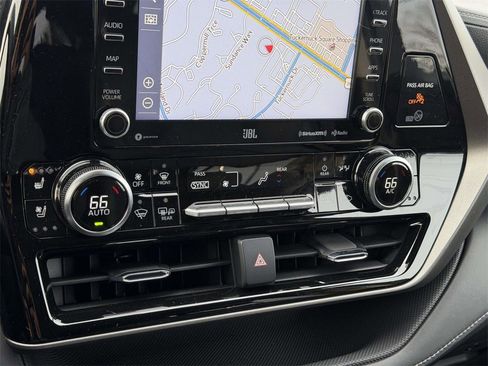 Used 2021 Toyota Highlander Limited image 24