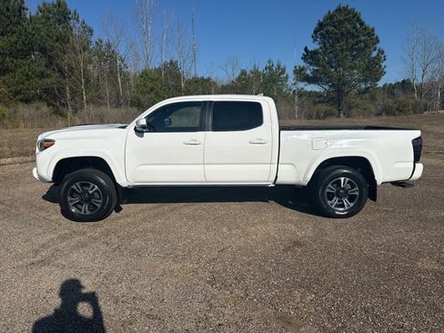 Used 2017 Toyota Tacoma TRD Sport w/ Tow Package image 5