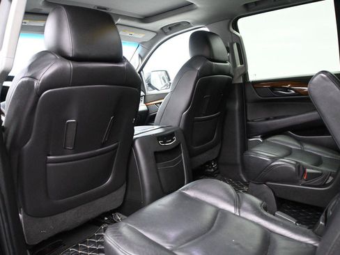 Used 2019 Cadillac Escalade ESV Luxury AWD/4WD image 10
