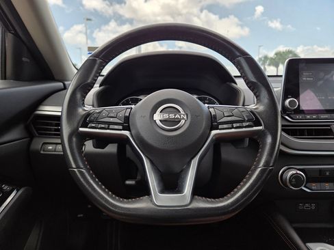 Used 2024 Nissan Altima 2.5 SR FWD image 11
