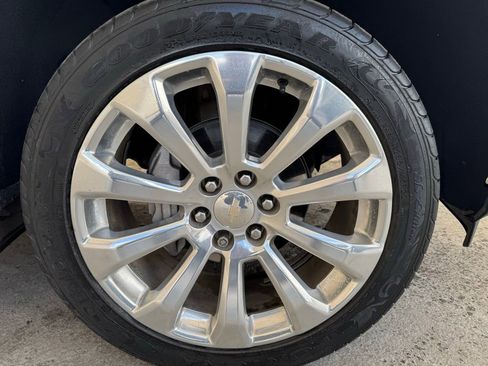 Used 2019 Chevrolet Silverado 1500 High Country w/ Technology Package image 11