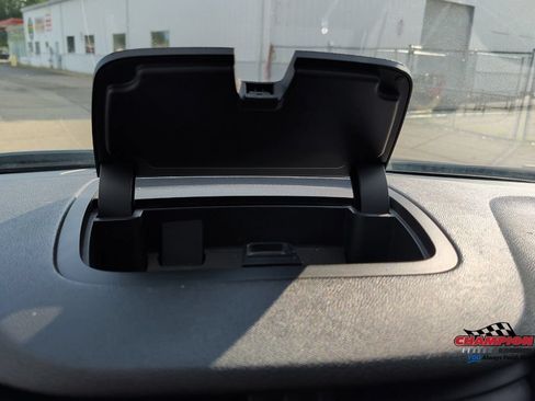 Used 2016 Chevrolet Traverse LT w/ Style and Technology Package FWD image 27