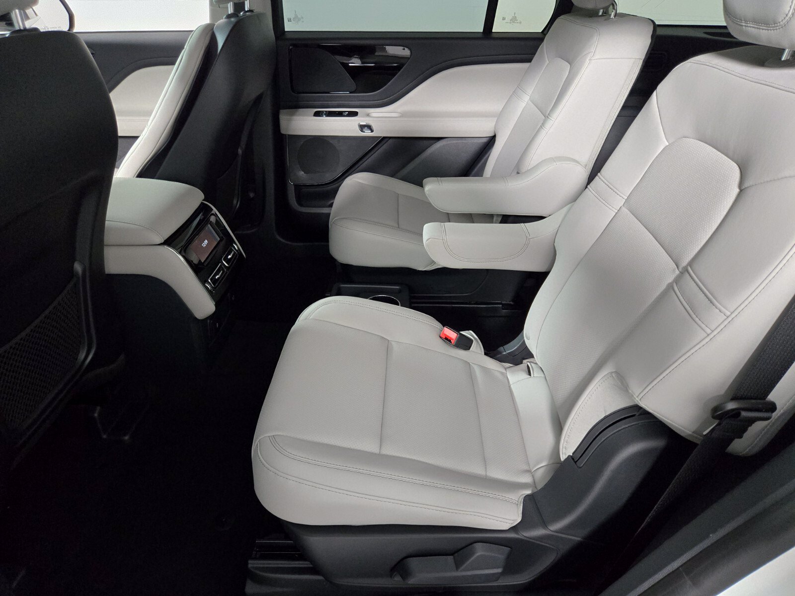 New 2027 Lincoln Aviator 2WD image 14