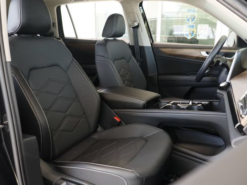 Certified 2026 Volkswagen Atlas SE FWD image 22