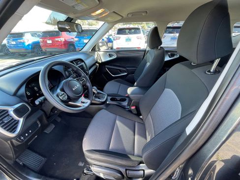 Used 2025 Kia Soul LX w/ LX Technology Package image 24