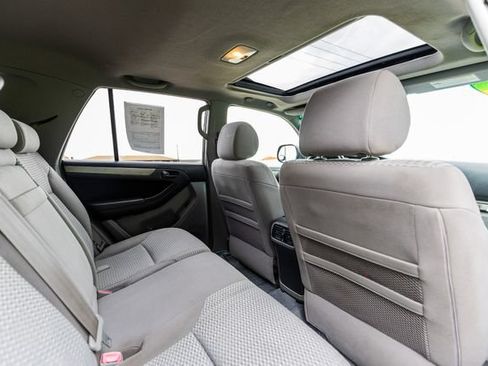 Used 2007 Toyota 4Runner SR5 AWD/4WD image 16