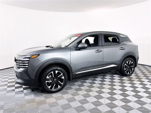 Certified 2025 Nissan Kicks SV image 3