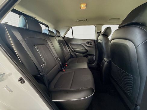 Used 2023 Hyundai Venue Limited w/ Cargo Package FWD image 27