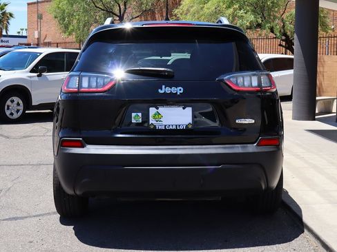 Used 2019 Jeep Cherokee Latitude w/ Popular Appearance Group FWD image 11