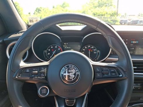 Used 2023 Alfa Romeo Stelvio Ti AWD/4WD image 19