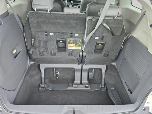 Used 2021 Toyota Sienna XLE FWD image 28