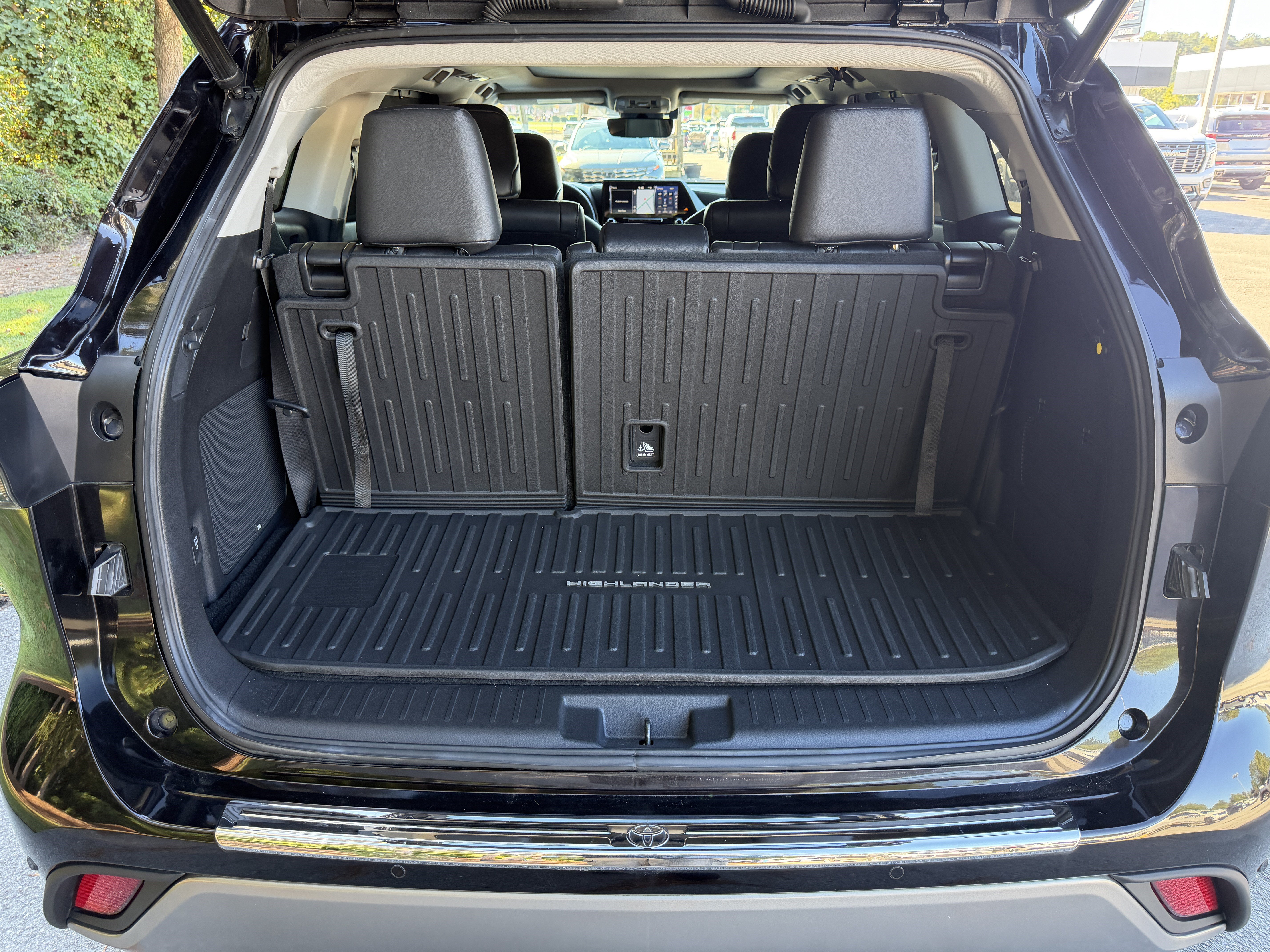 Used 2022 Toyota Highlander Platinum AWD/4WD image 4